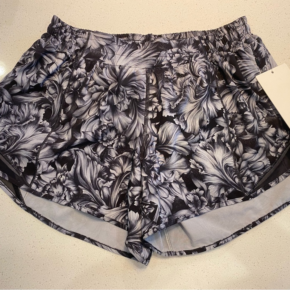NWT Lululemon Hotty Hot low rise Sz 8 long